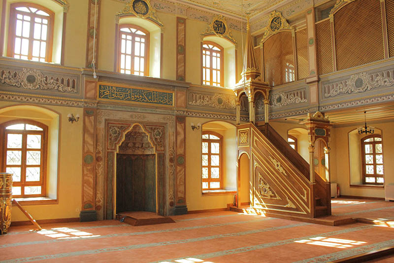 AZİZ MAHMUD HÜDAYİ CAMİİ YENİDEN İBADETE AÇILDI
