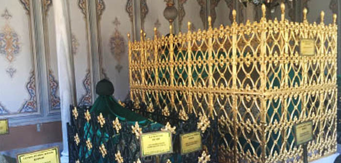 AZİZ MAHMUD HÜDÂYİ HAZRETLERİ'NİN TÜRBESİ AÇILDI