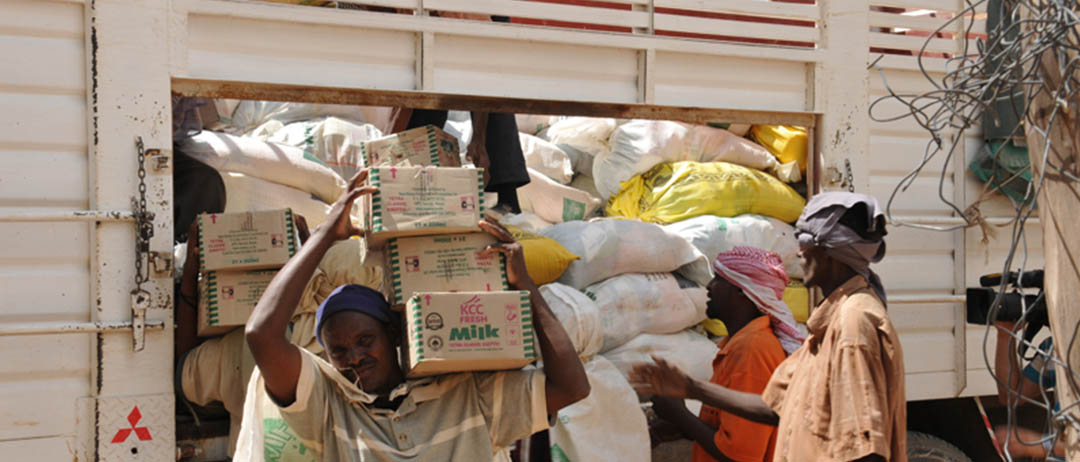 HÜDAYİ DOSTLARI AFRİKALI KARDEŞLERİNİN YANINDA