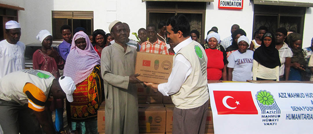 RAMAZANDA İFTAR SOFRALARI AÇIP, ERZAK DAĞITIYORUZ