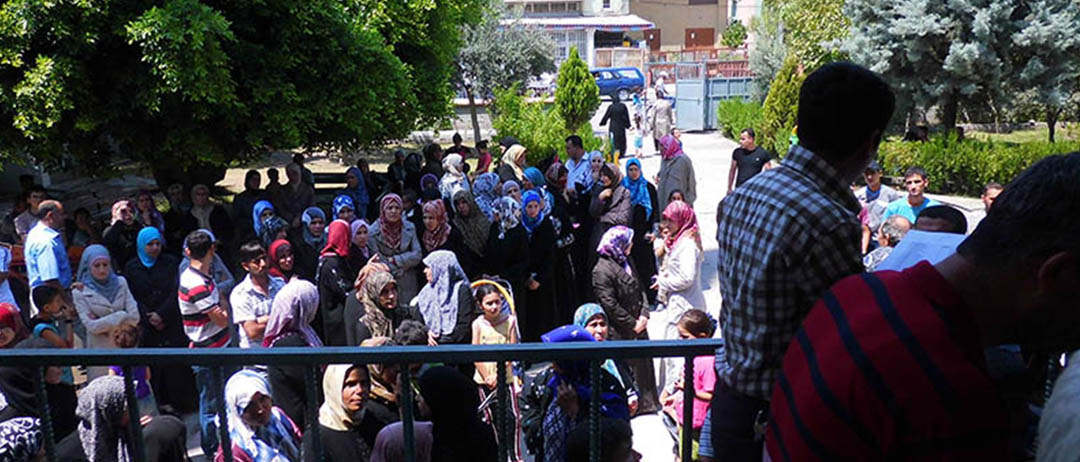 AZİZ MAHMUD HÜDAYİ VAKFI SURİYELİ MÜLTECİ AİLELERE BAYRAM ÖNCESİ YARDIMDA BULUNDU