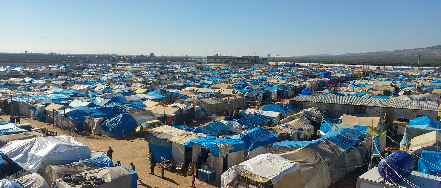 HALEP'E YAKIN KAMPLARA YARDIMLAR ULAŞTI