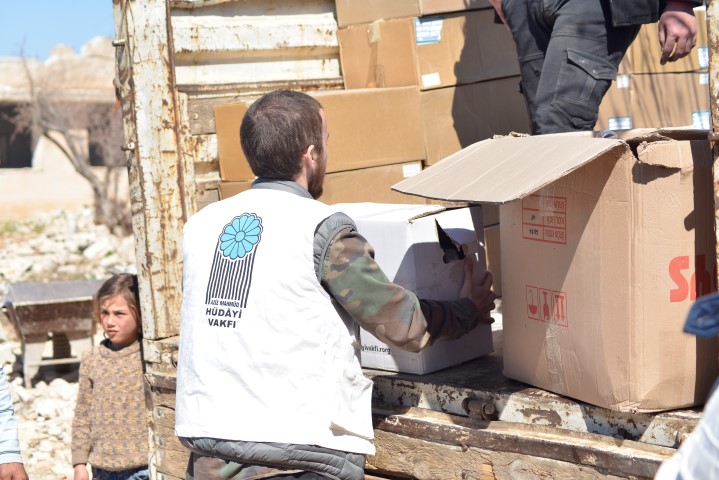 BİR PAKET ERZAK BAĞIŞI