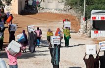 SOMALİLİ KARDEŞLERİNİN YARALARINI SARMAYA DEVAM EDİYOR